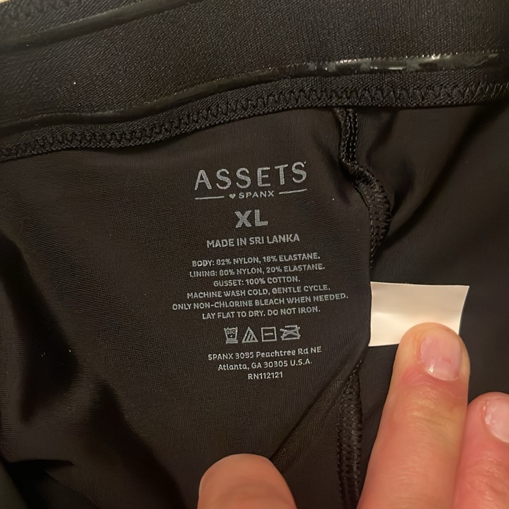Shaping High-waist, Mid-thigh Short - Picture 4 of 6